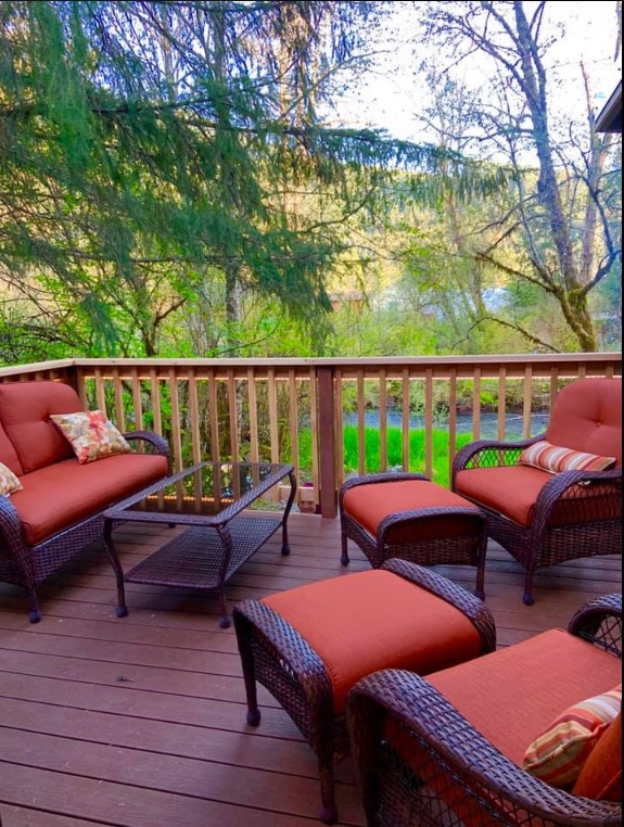 Betsey's Cabins in Mt. Rainier 