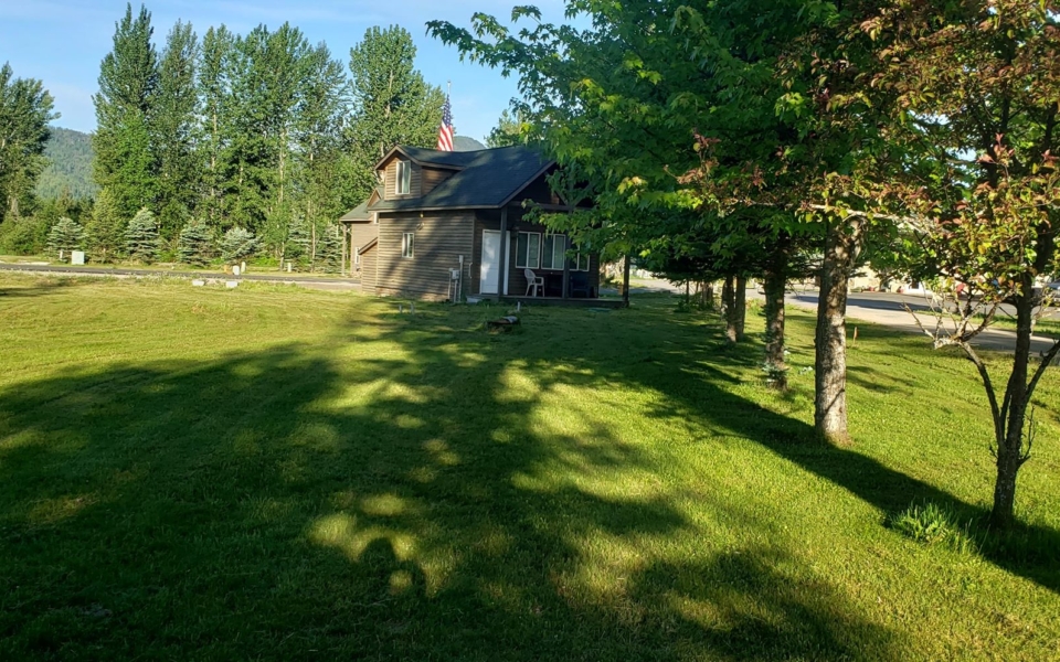 Cabin 1 lawn 2